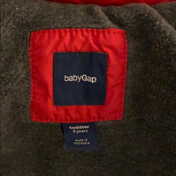 Gap Red Puffer Vest, fleece lined - Picture 2 of 3